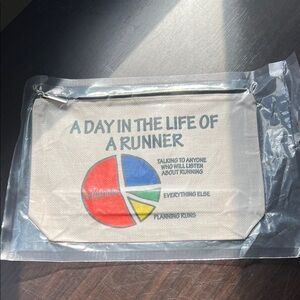 NWT Canvas Runner Zipper bag